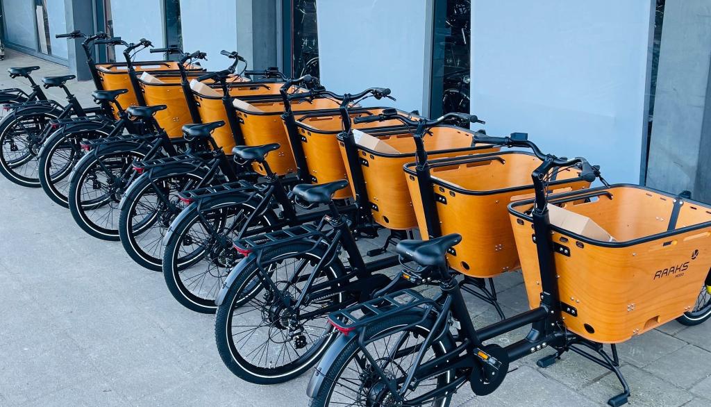 Fietshokje Raaks: Raaks Modo elektrische bakfiets NIEUW, Fietsen en Brommers, Fietsen | Bakfietsen, 4 kinderen of meer, Huif, Niet ingevuld