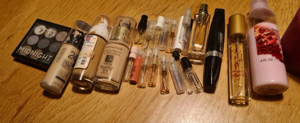 Make-up en parfum set - Foundations, mascara, oogschaduw, Gebruikt, Overige kleuren, Make-up, Verzenden