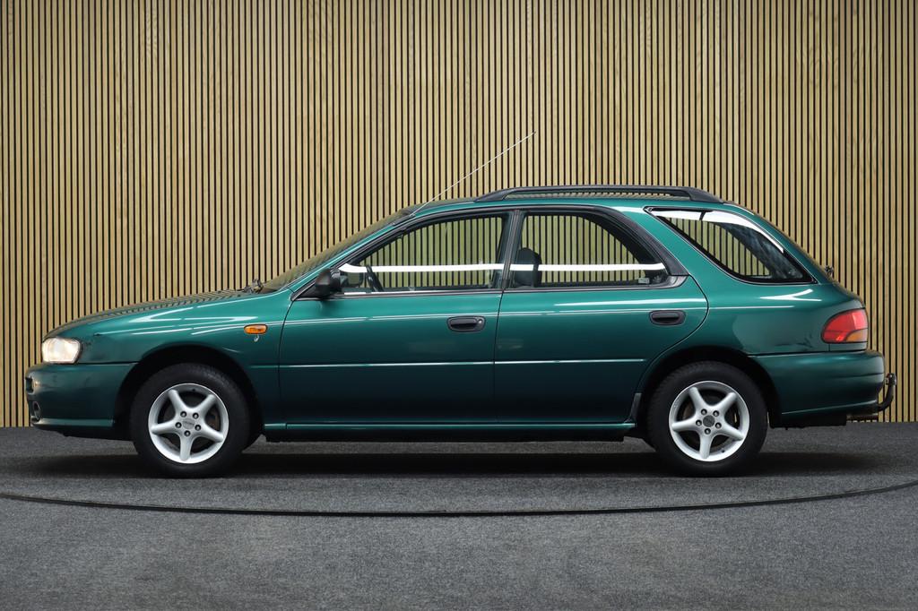 Subaru Impreza Plus 1.6 GL AWD | 1-Ste Eigenaar | Trekhaak |, Auto's, Stof, Gebruikt, 4 cilinders, Origineel Nederlands