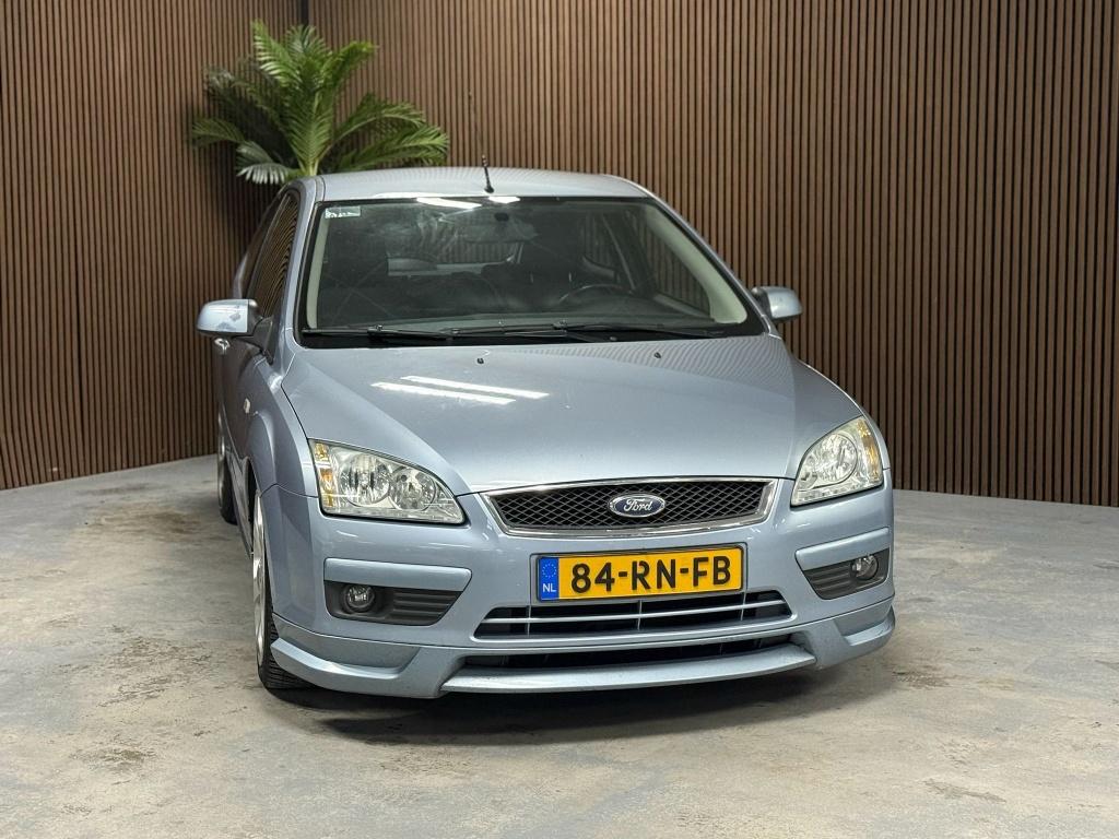 Ford Focus 1.6-16V ST LINE (bj 2005), 1596 cc, Gebruikt, 4 cilinders, Blauw