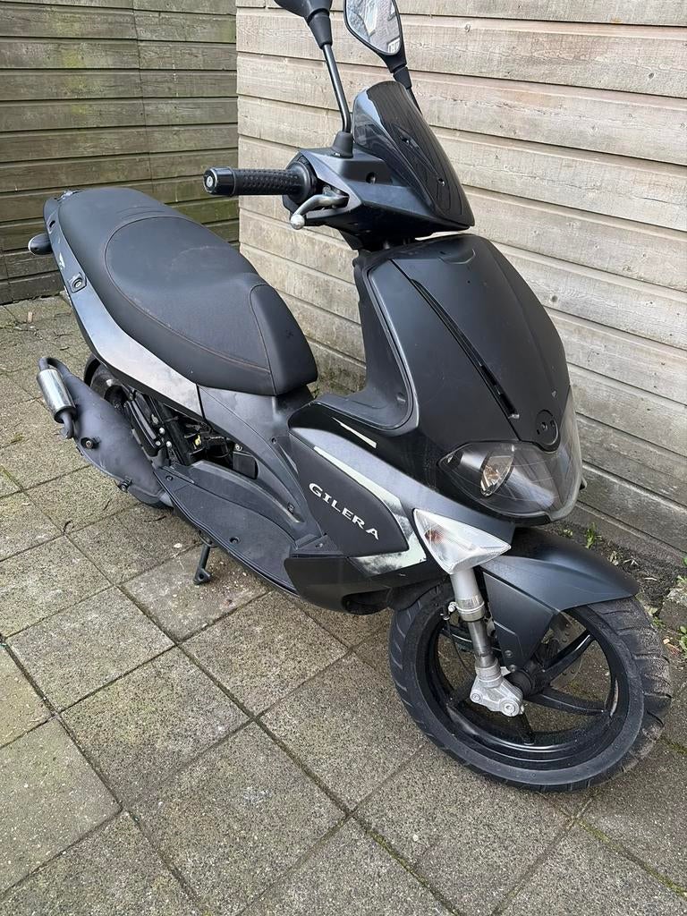 Gilera runner rst opknapper zsm weg brom 2009, Fietsen en Brommers, Scooters | Piaggio, Zo goed als nieuw, Overige modellen, Benzine
