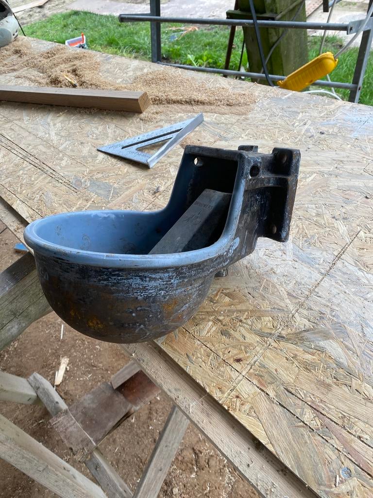 Oude koeien drinkbakken uit stal, gietijzer., Ophalen of Verzenden