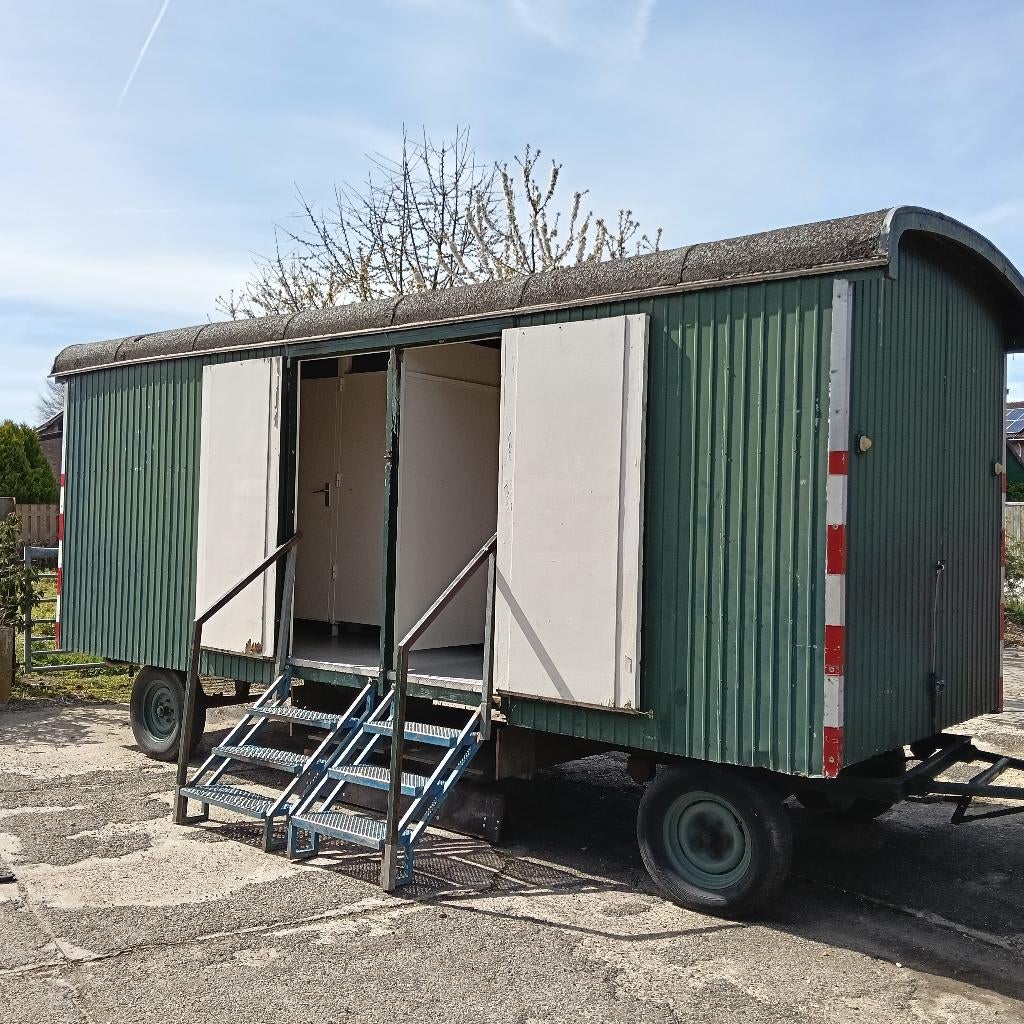 Te huur aangeboden: toiletwagen, Hobby en Vrije tijd, Feestartikelen | Verhuur, Ophalen, Gebruikt, Overige