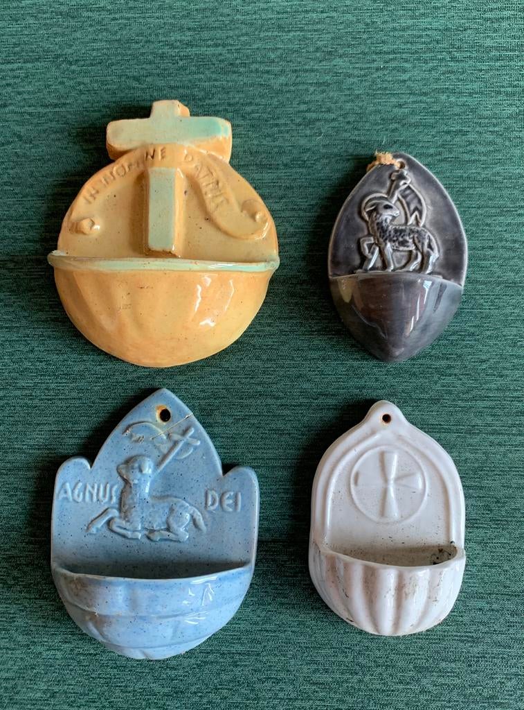 Vintage wijwater bakjes, houders van aardewerk / keramiek, Verzamelen, Ophalen of Verzenden, Gebruikt, Overige typen, Christendom | Katholiek