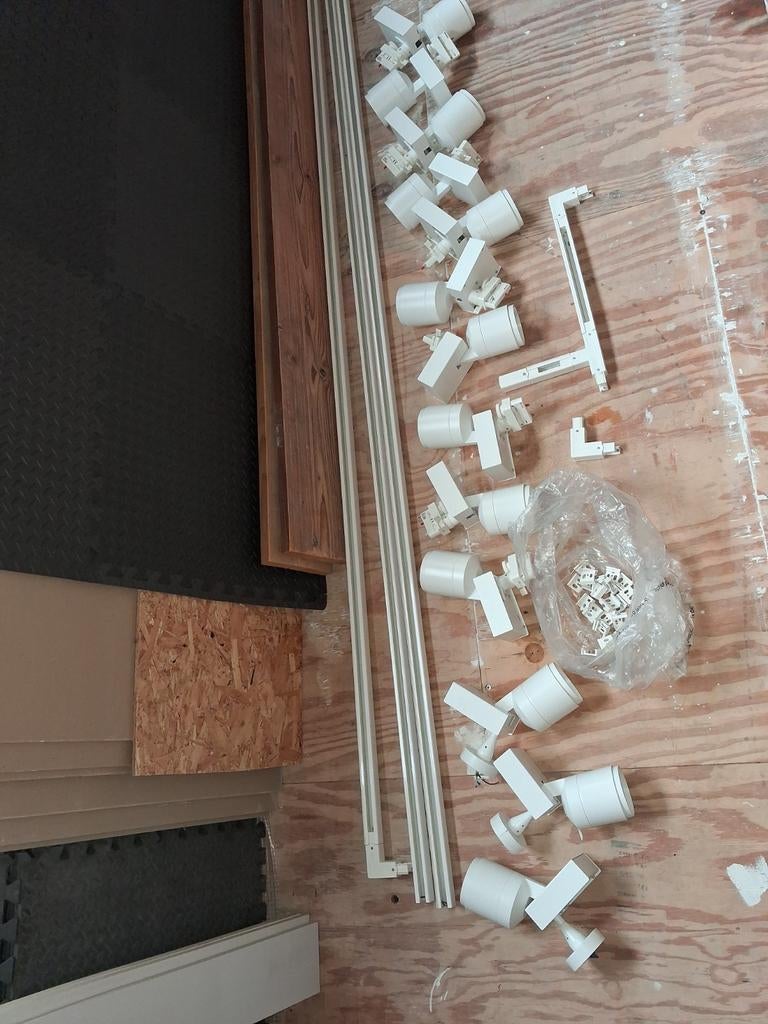 Global 3-fase rail met 13 degelijke daglichtlampen, Ophalen, Stof