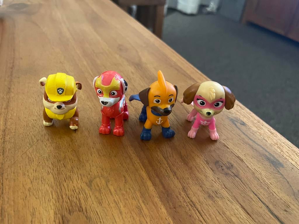 4 figuurtjes / poppetjes van paw patrol hondjes., Ophalen of Verzenden, Gebruikt