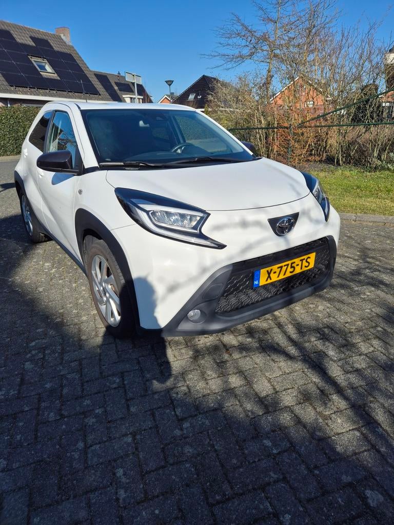 Sportieve Toyota Aygo X 1.0 Vvt-i MT 72pk X-775-TS, Auto's, Stof, 4 stoelen, Wit, Aygo X