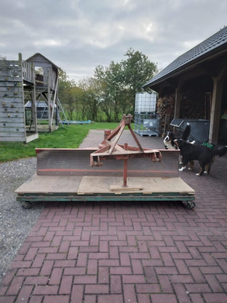 Grondschuif trekker, Ophalen, Grondbewerking