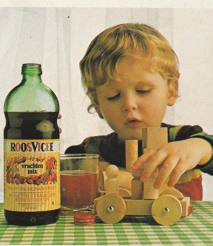 Retro reclame 1974 Roosvicee siroop jongetje met blokken, Verzamelen, Retro, Verzenden, Overige typen