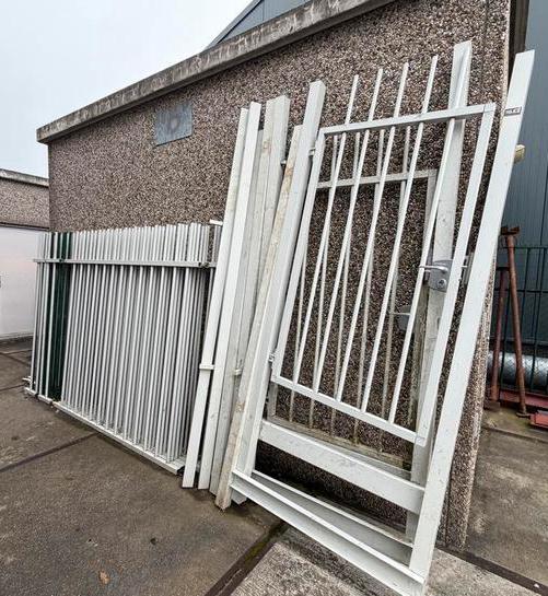 Partij glasvezel versterkt kunststof spijlenhekwerk, Tuin en Terras, Tuinhekken en Hekwerk, Gebruikt, Spijlenhekwerk, Kunststof