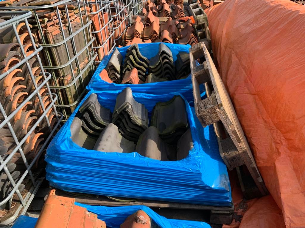 Grote partij gevelpannen en nokvorsten te koop, Ophalen, Gebruikt, Steen of Klei, 15 m² of meer