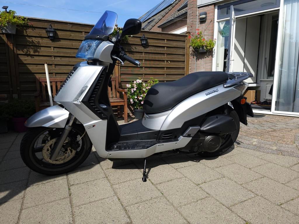 Stijlvolle en betrouwbare motorscooter kymco People s 300i