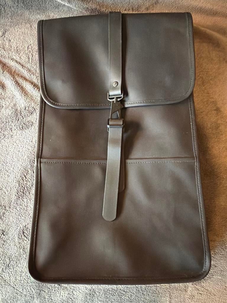 Rains backpack - barely used, 25 tot 40 cm, Zo goed als nieuw, Waterdicht, 30 tot 45 cm