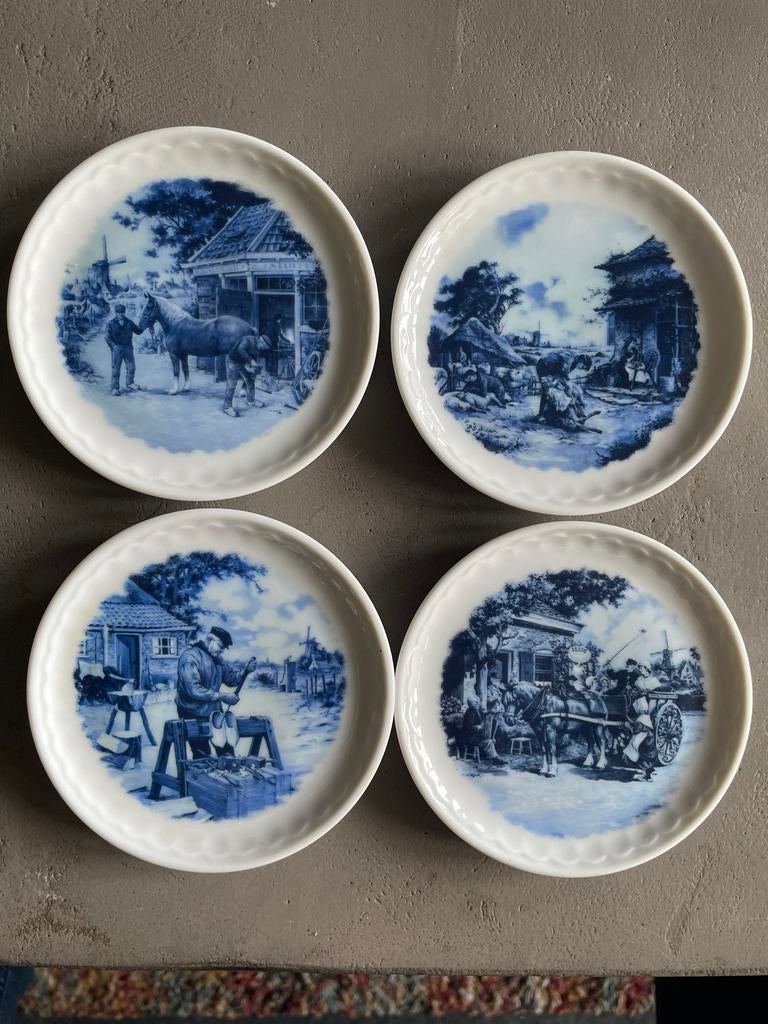 Delfts blauw petit four bordjes met Hollandse taferelen, Ophalen of Verzenden