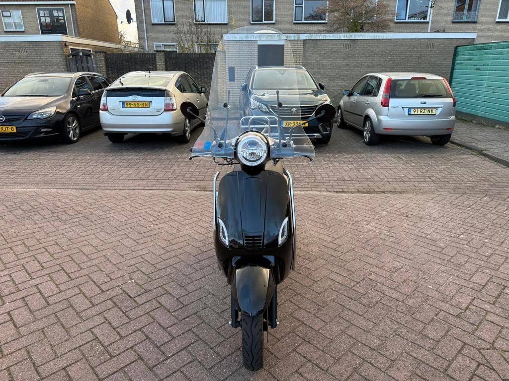 Senzo Rivalux scooter bouwjaar 2024 met LED verlichting, Zo goed als nieuw, Benzine, Ophalen, Overige merken