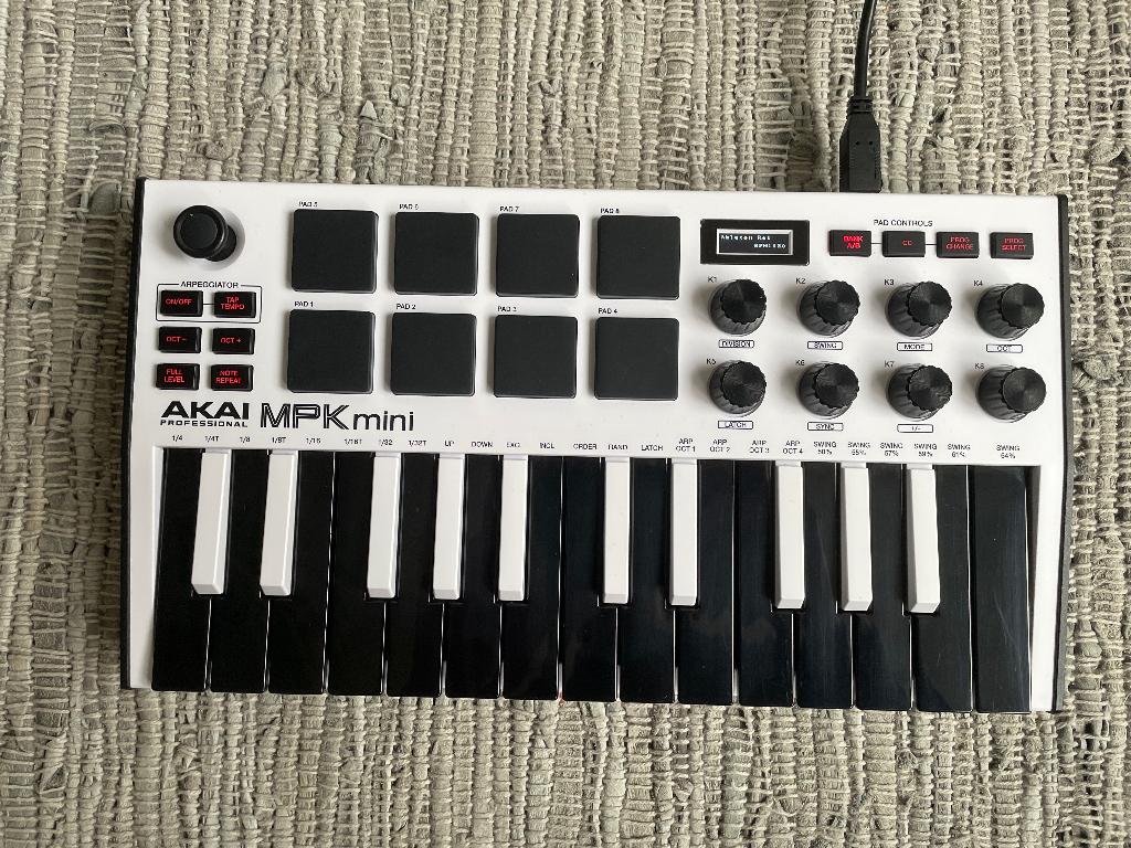 Akai MPK mini mk3 midi keyboard/controller, Muziek en Instrumenten, Midi-apparatuur, Ophalen of Verzenden, Zo goed als nieuw