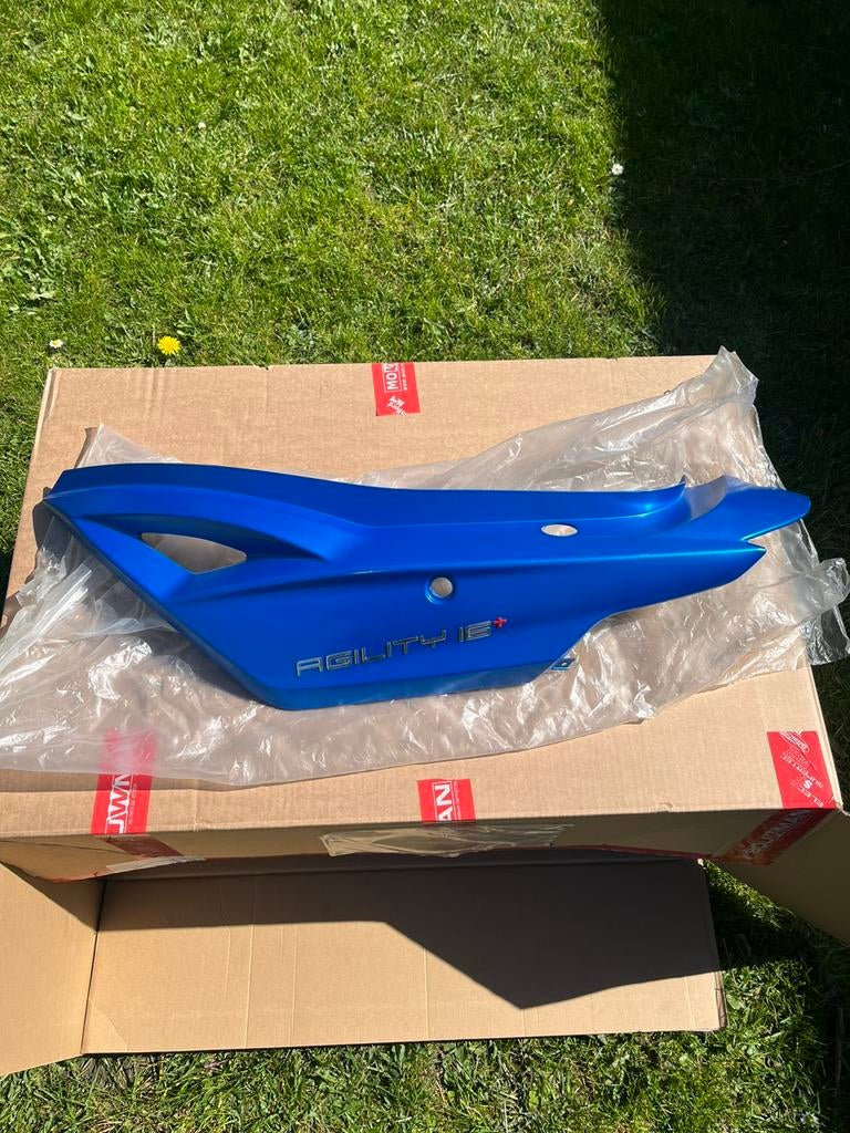 Kymco Agility 16+ zijkap blauw, Ophalen