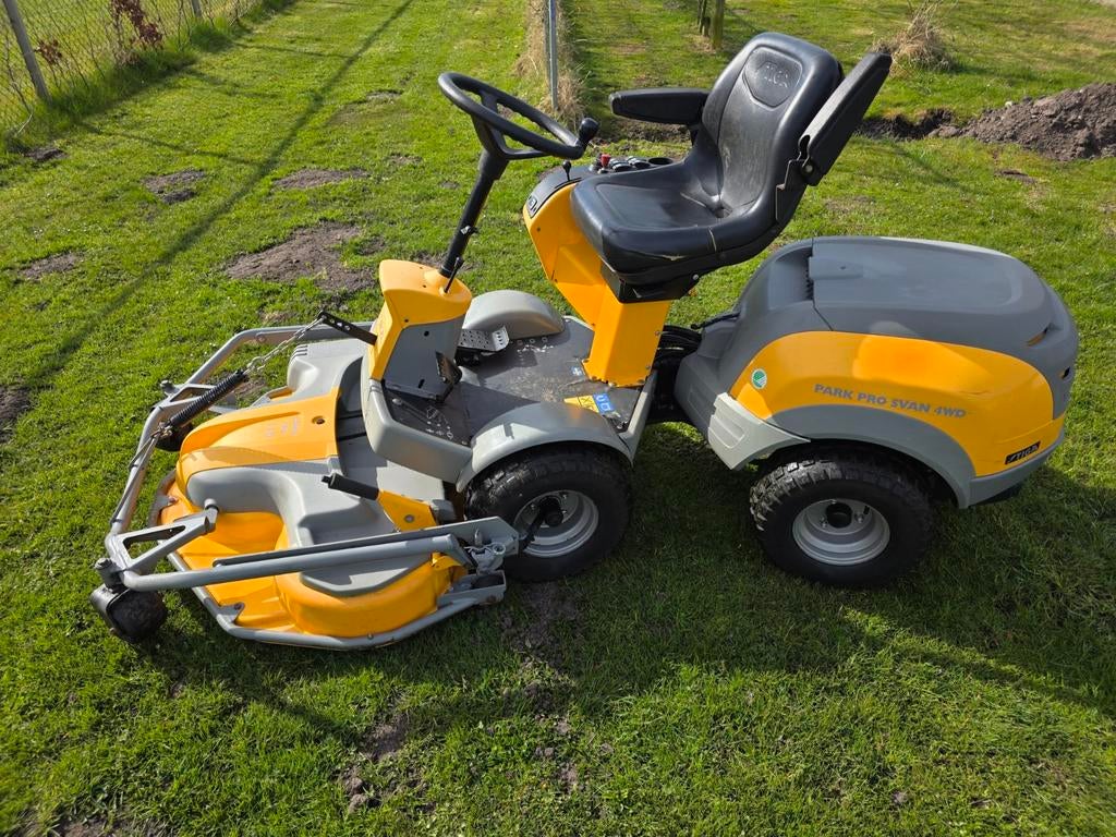 Stiga park pro svan 4WD 4x4 2 cillinder frontmaaier, Tuin en Terras, Zitmaaiers, Ophalen, Gebruikt, Stiga, Mulchfunctie