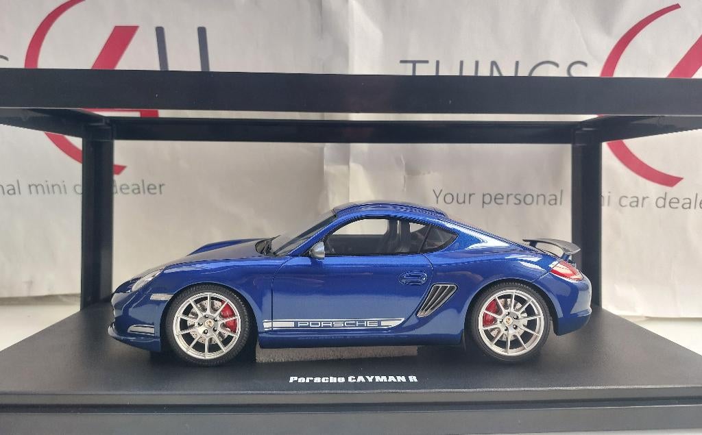 GT Spirit 1:18 Porsche Cayman R 2012 blauw metallic/wit, Ophalen of Verzenden, Nieuw, Auto, Overige merken