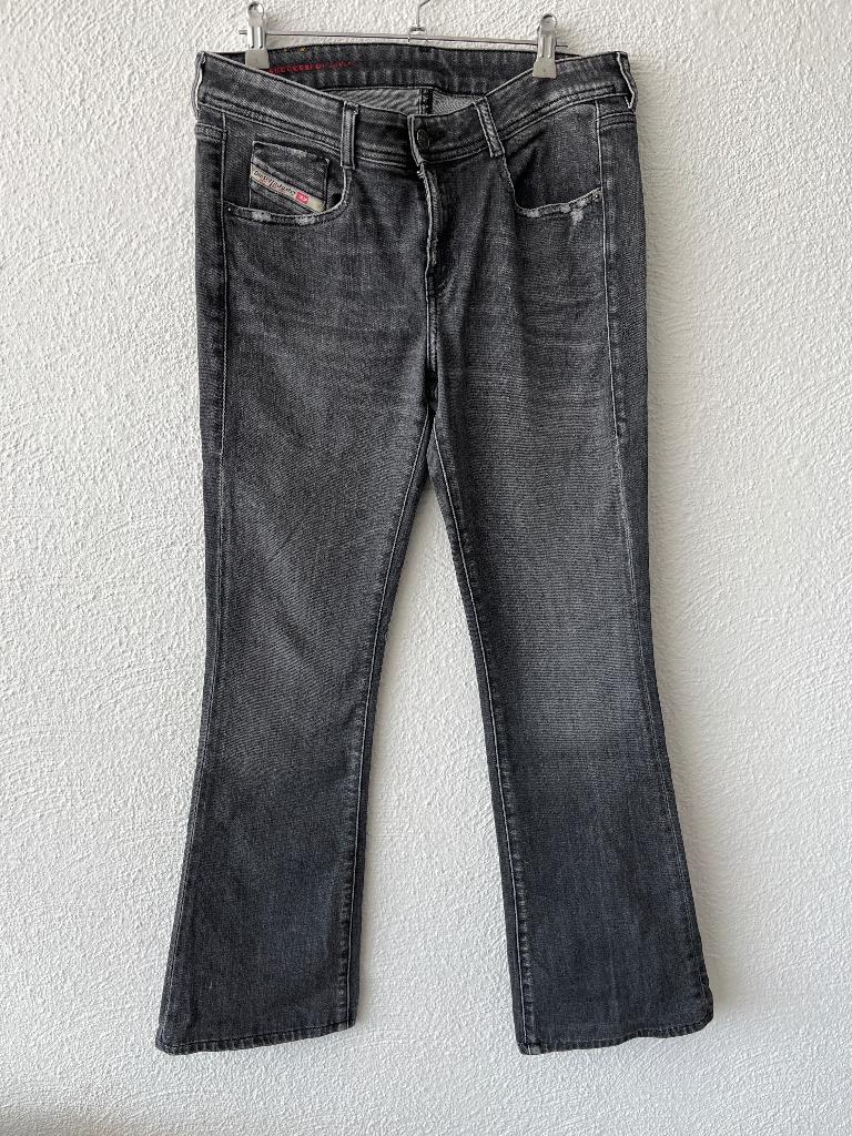 Diesel grijze jeans bootcut slim low, Kleding | Dames, Verzenden, Zo goed als nieuw, Diesel, W28 - W29 (confectie 36)