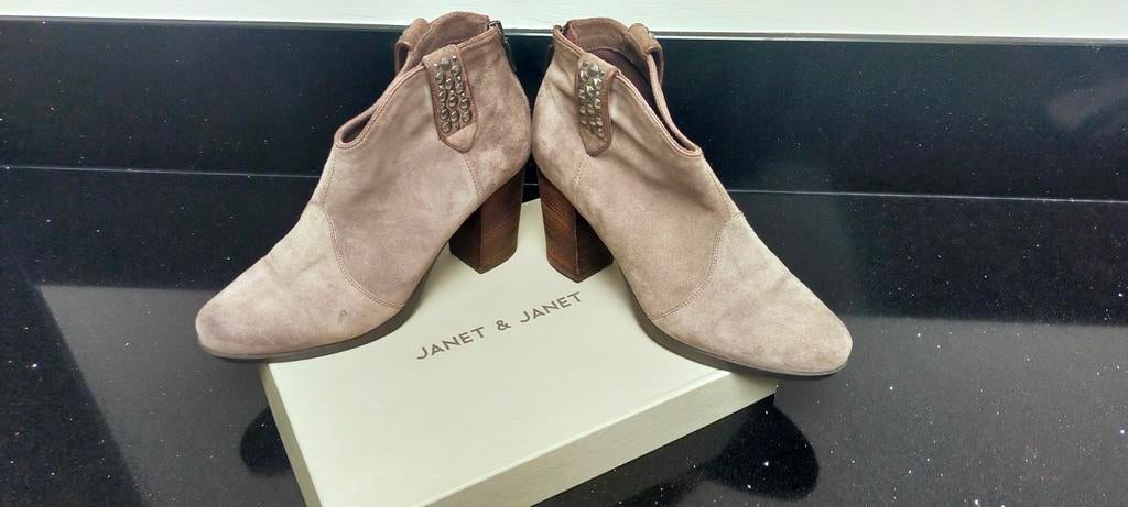 Beige suède enkellaarsjes,  maat 40, Kleding | Dames, Schoenen, Ophalen of Verzenden, Zo goed als nieuw, Beige