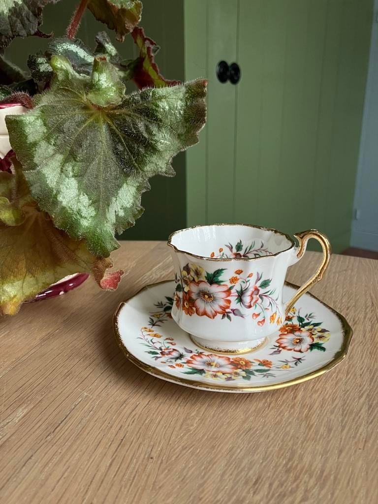 Royal Countess Priory Dale kop en schotel, Gebruikt, Ophalen of Verzenden, Overige stijlen, Kop(pen) en/of Schotel(s)