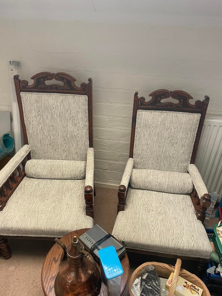 Antieke stoelen, Ophalen