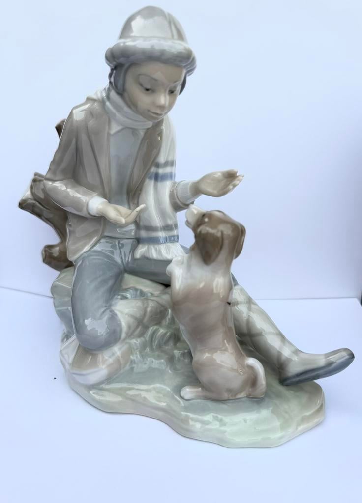 Beeldje DAO by Lladro “jongen met hond”, Ophalen of Verzenden