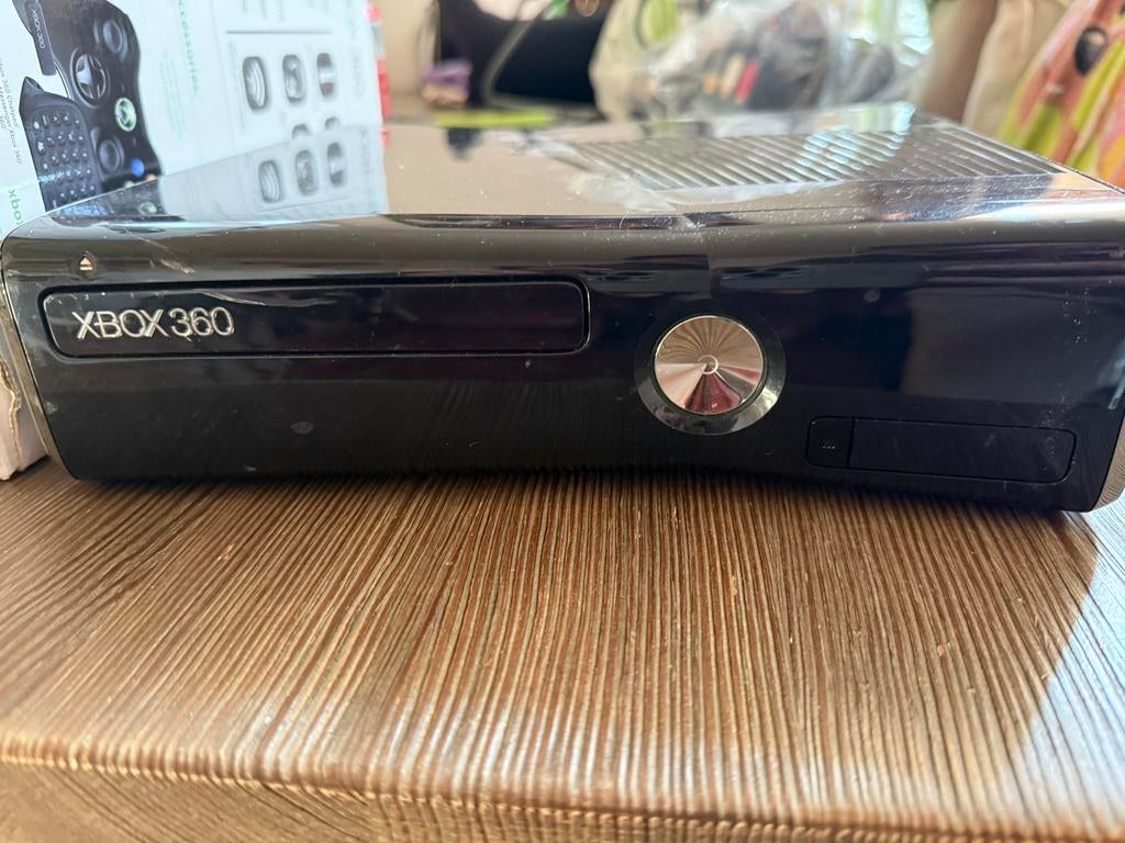 Xbox 360 S met controller - geen stroomvoeding, Ophalen of Verzenden, Niet werkend, Met 1 controller, 360 S