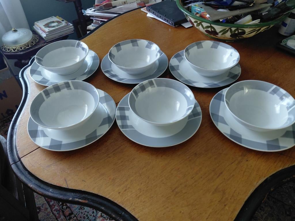 6 soepkommen met schotels, Huis en Inrichting, Keuken | Servies, Ophalen of Verzenden, Zo goed als nieuw, Kom(men), Overige stijlen