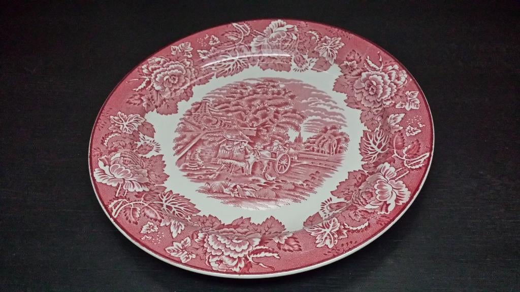 1 DINERBORD Ø 25 cm <> Wood & Sons, English Scenery, Rood, Keramiek, Ophalen of Verzenden, Zo goed als nieuw, Bord(en)