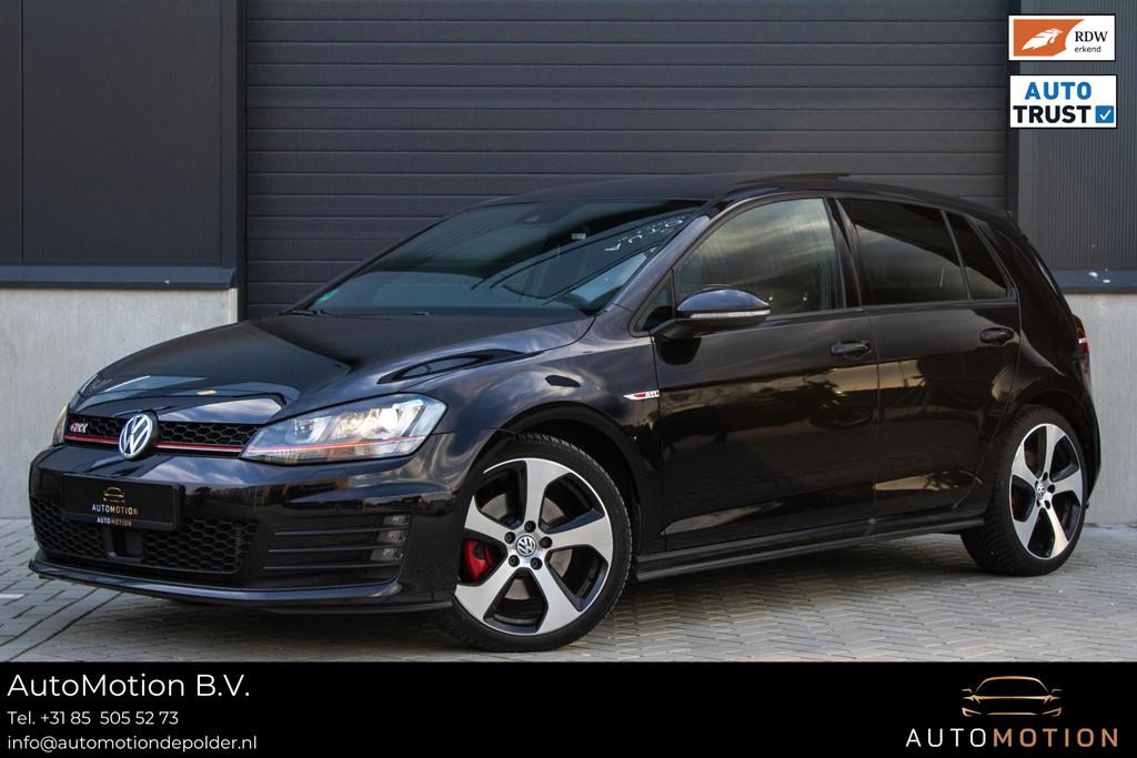 Volkswagen Golf 2.0 TSI GTI Performance PANO CAMERA LEDER EL, Stof, Zwart, 4 cilinders, 1445 kg