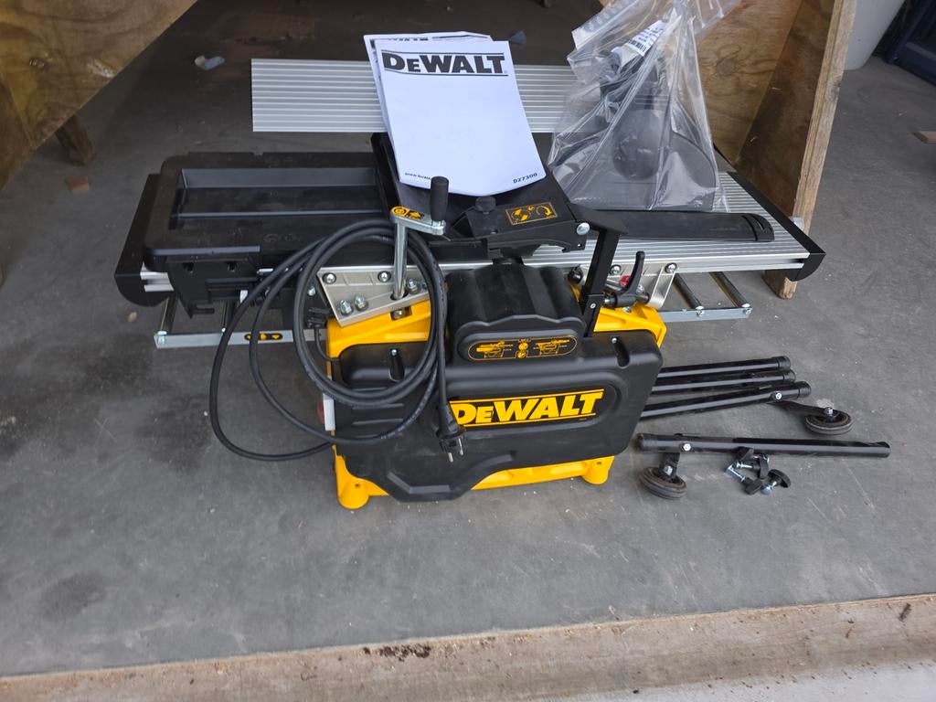 DeWalt vlak- en vandiktebank D27300, Ophalen