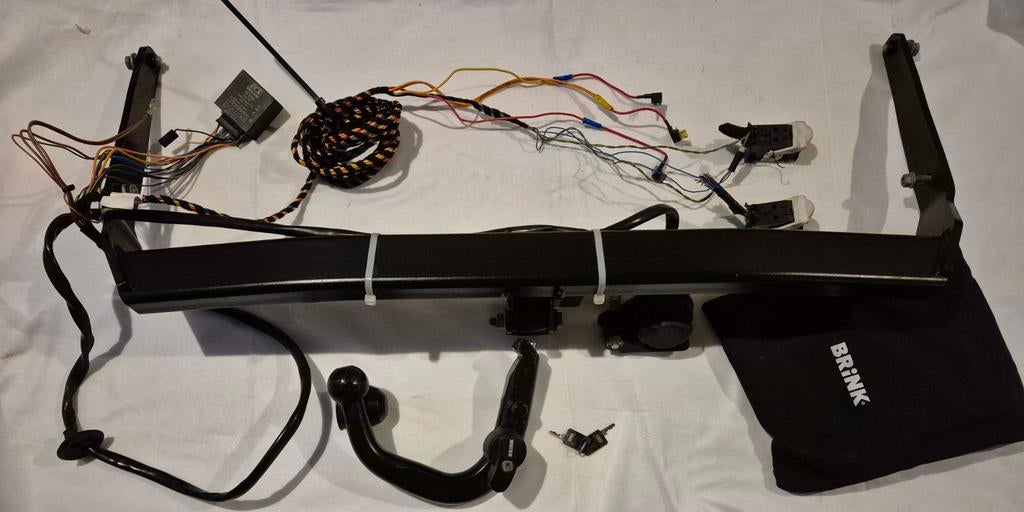 2024 VW GOLF 8 BRINK AFNEEMBARE TREKHAAK COMPLEET, Auto-onderdelen, Trekhaken, Ophalen of Verzenden, Gebruikt