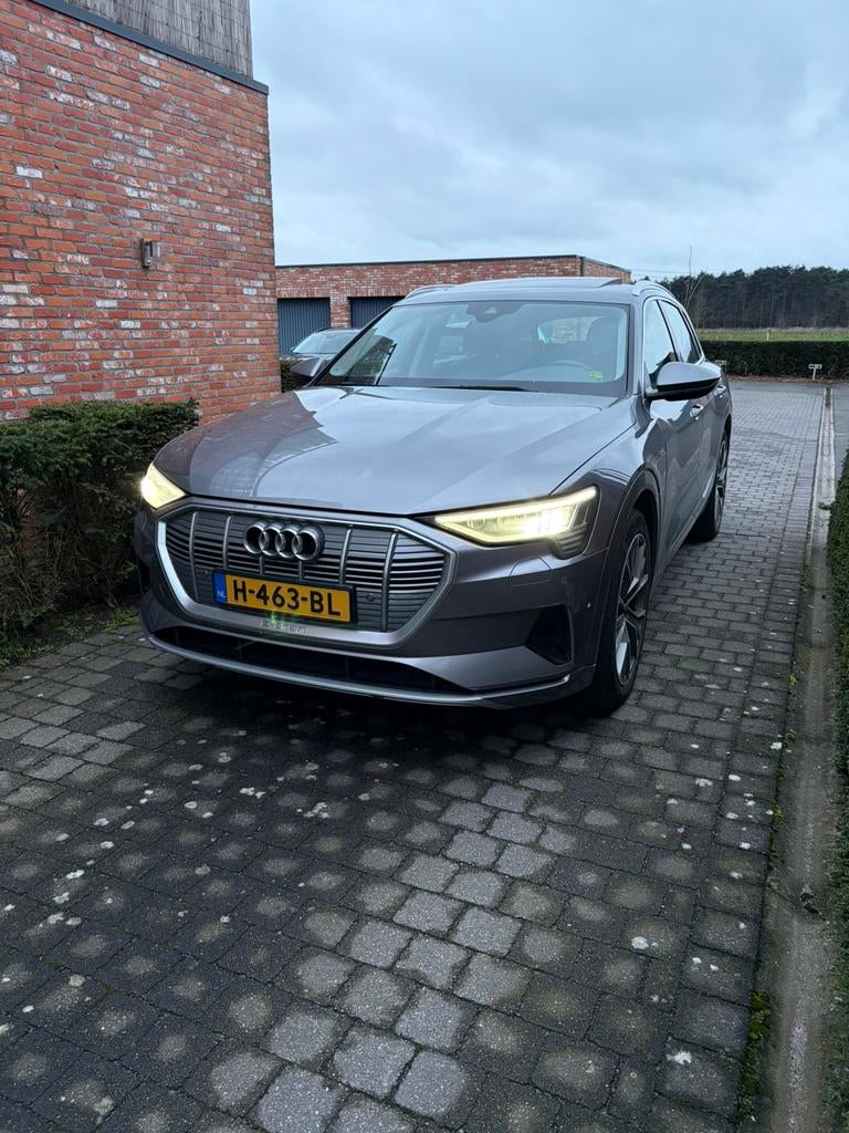 Audi e-tron 50 Quattro 313pk 2019 Grijs, Auto's, Audi, Particulier, e-tron, Elektrisch, SUV of Terreinwagen, Automaat, Origineel Nederlands