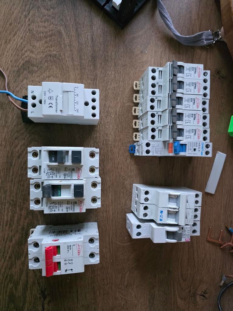 Diverse meterkast automaten en transformator, Doe-het-zelf en Verbouw, Elektra en Kabels, Gebruikt, Schakelaar, Ophalen of Verzenden