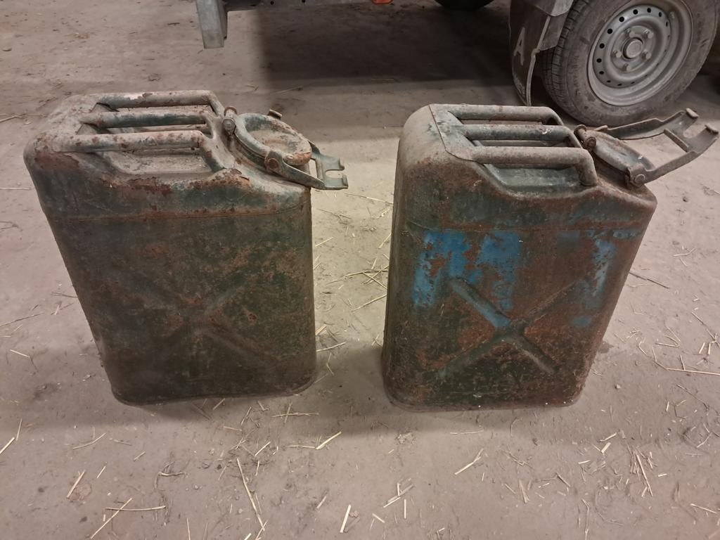 Ijzeren jerrycans, Antiek en Kunst, Ophalen