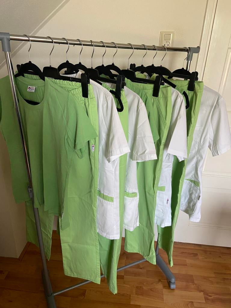 Clinic Dress, mt 42, €40,- per set €135,- voor 4 setjes, Kleding | Dames, Overige Dameskleding, Ophalen of Verzenden, Zo goed als nieuw