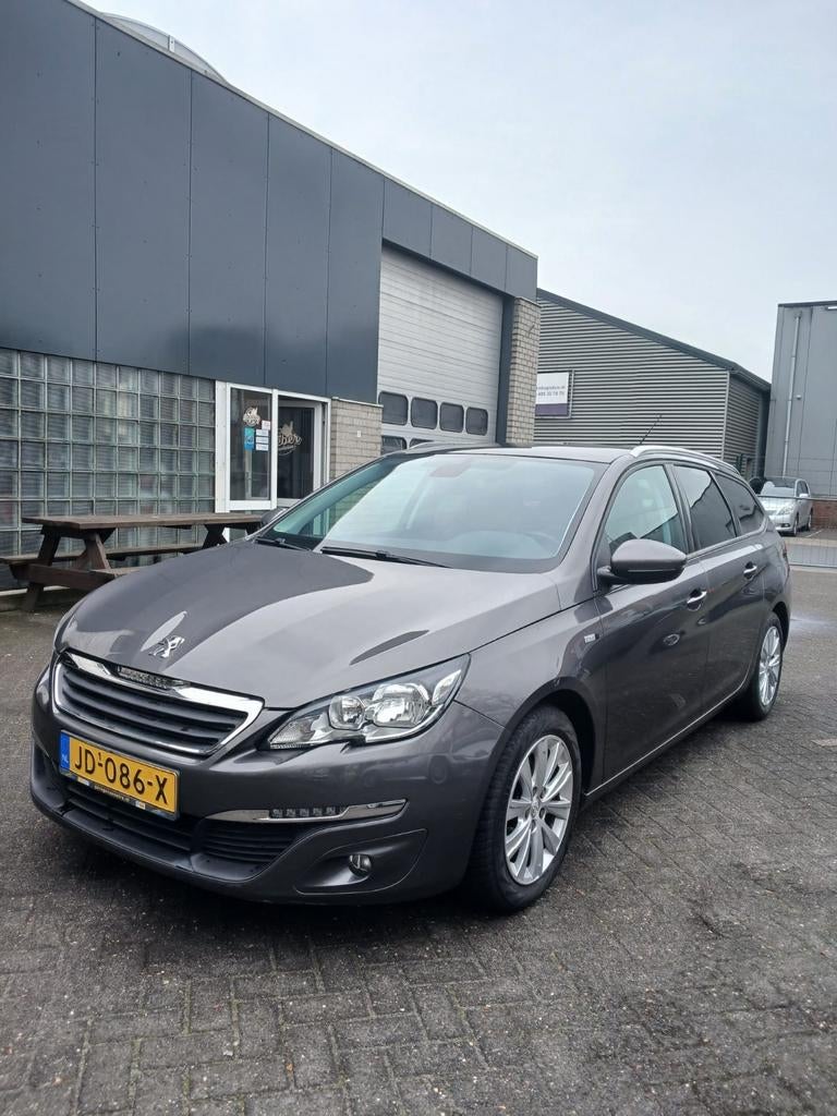Peugeot 308 1.2i Style APK AIRCO 97.000 KM NAP, Auto's, Peugeot, Particulier, ABS, Airbags, Airconditioning, Boordcomputer, Centrale vergrendeling