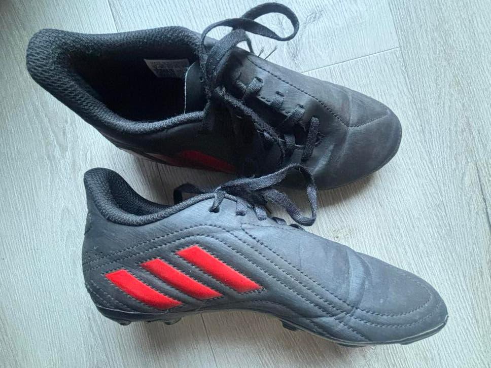 Voetbalschoenen Adidas maat 35, Sport en Fitness, Voetbal, Maat XS of kleiner, Schoenen, Ophalen of Verzenden, Zo goed als nieuw
