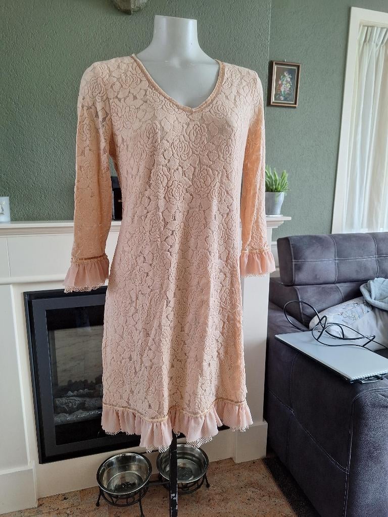 K-Design K Design gave zalm roze jurk M 38 40 kant, Kleding | Dames, Maat 38/40 (M), K-design, Verzenden, Zo goed als nieuw