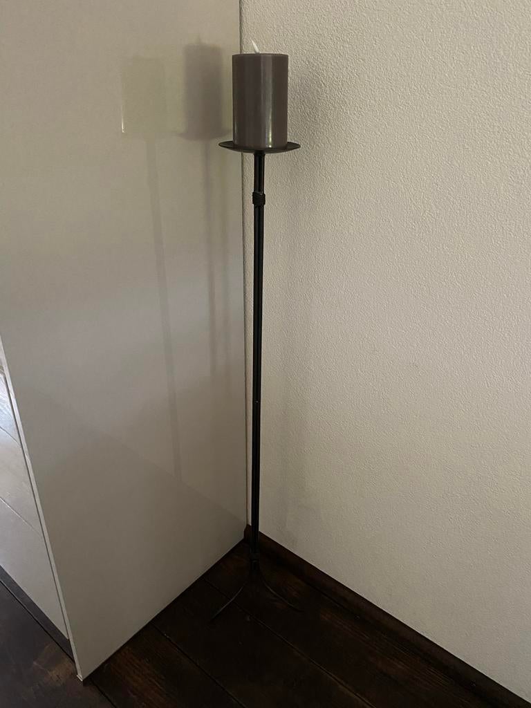 Hoge donkerbruine kandelaar met kaars, 125cm, Huis en Inrichting, Woonaccessoires | Kandelaars en Kaarsen, Gebruikt, Kandelaar