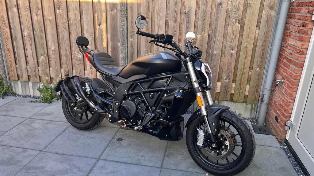 Benelli 502C | Akrapovic Uitlaat | Slechts 2200 km| A2 Motor, Motoren, Motoren | Benelli, Particulier, Naked bike, meer dan 35 kW