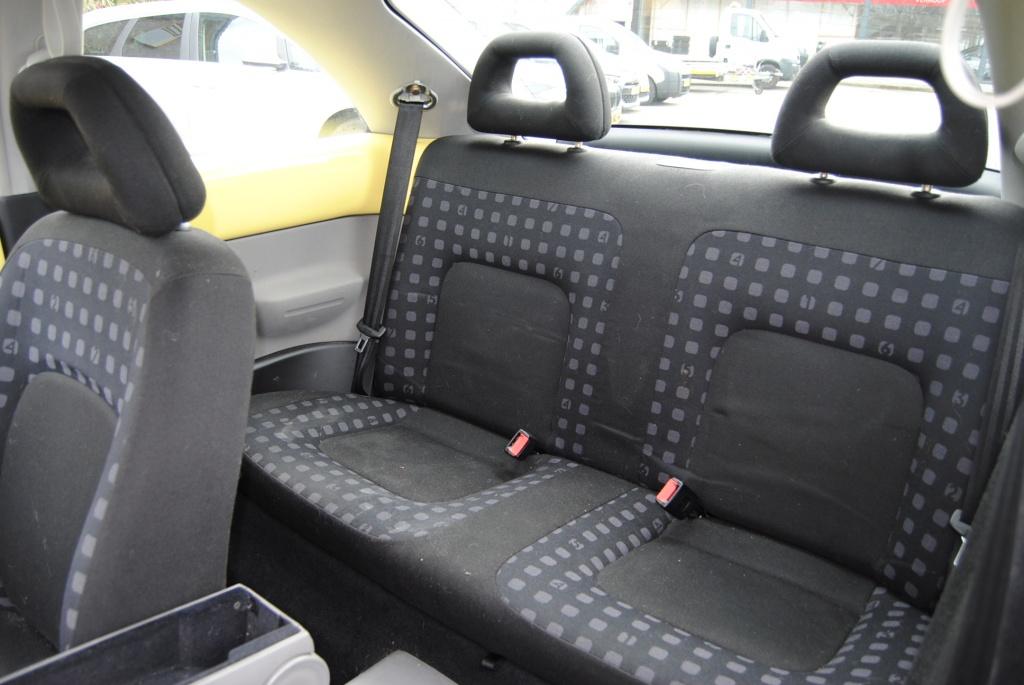 Volkswagen New Beetle 2.0 Highline ZO MEE ! GEEN APK, Stof, Overige kleuren, 1984 cc, 116 pk