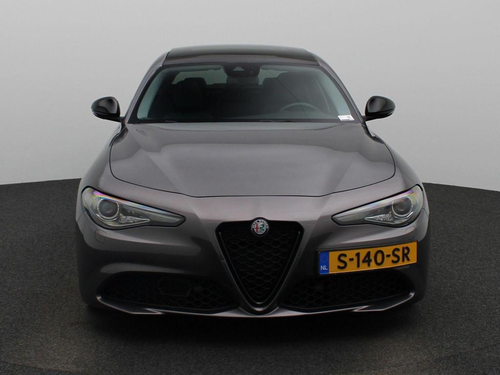 Alfa Romeo Giulia 2.0T B-Tech | Bi-Xenon Koplampen | Schuif/, Automaat, Achterwielaandrijving, Euro 6, 4 cilinders