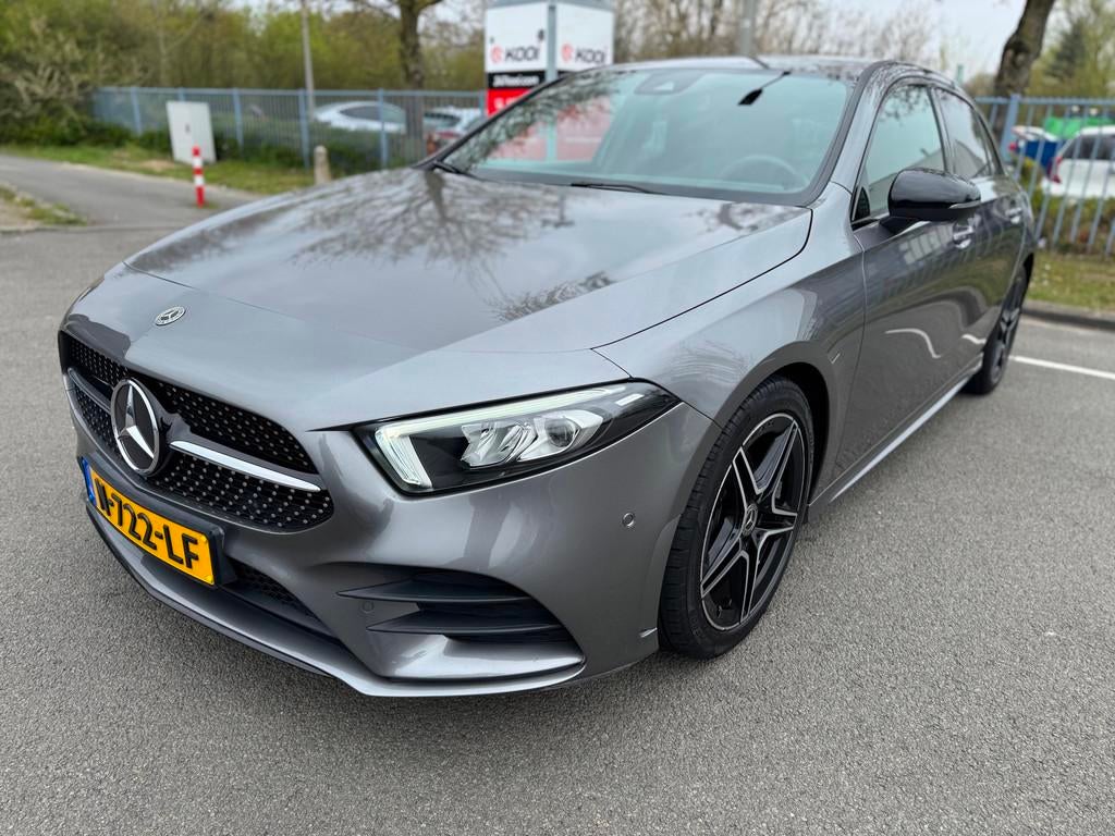 Mercedes-Benz A-klasse 180 AMG Sfeerverlichting Leder Led 20, 136 pk, Gebruikt, 4 cilinders, Origineel Nederlands