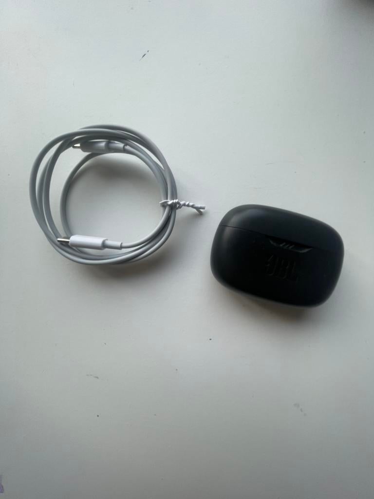 JBL oortjes zwart met oplader, Telecommunicatie, Mobiele telefoons | Oordopjes, Verzenden, Nieuw, In oorschelp (earbud), Bluetooth