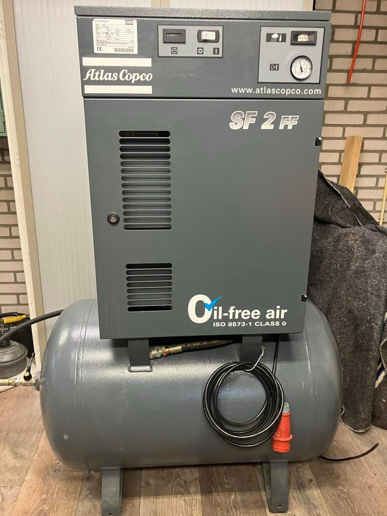Atlas Copco SF2 FF Compressor - Zeer stil weinig draaiuren, Ophalen, Zo goed als nieuw, 200 tot 400 liter/min, Geluidgedempt