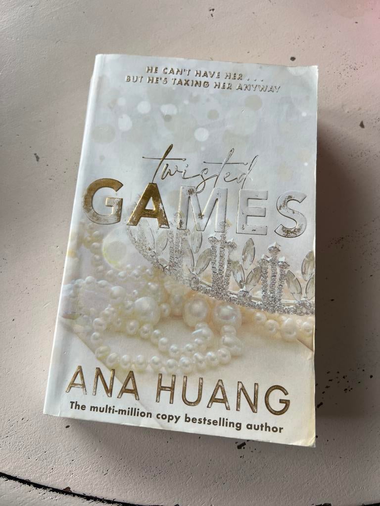 Twisted Games - Ana Huang (Verkleurd, maar prima staat), Boeken, Ophalen of Verzenden, Gelezen, Europa overig