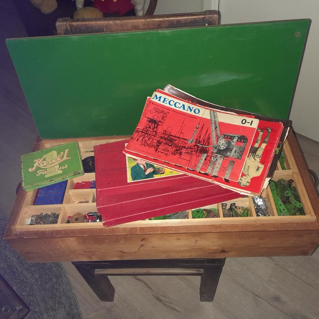 Oude Meccano met 3 veermotoren en 1 elektromotor grote kist, Ophalen